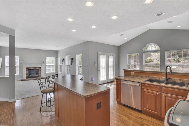 1003 Timber Run Dr, Cecil, PA 15057