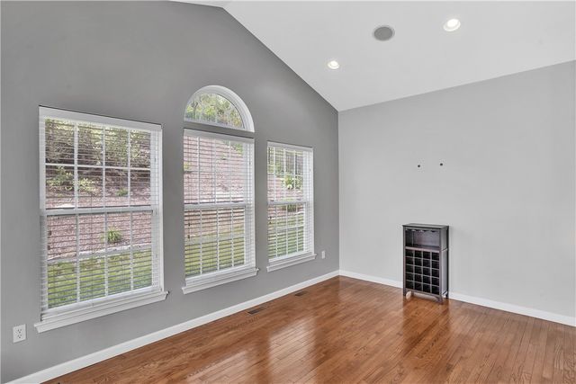 1003 Timber Run Dr, Cecil, PA 15057