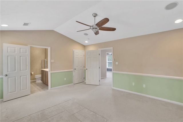 1003 Timber Run Dr, Cecil, PA 15057