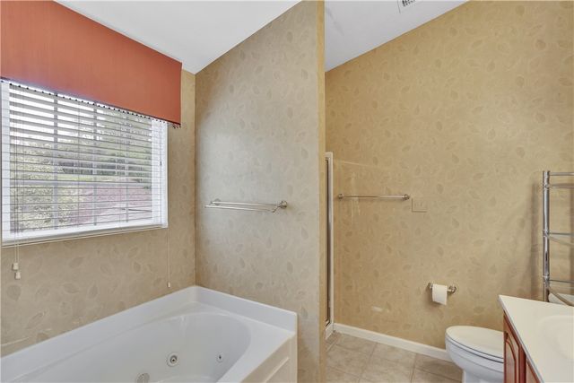 1003 Timber Run Dr, Cecil, PA 15057