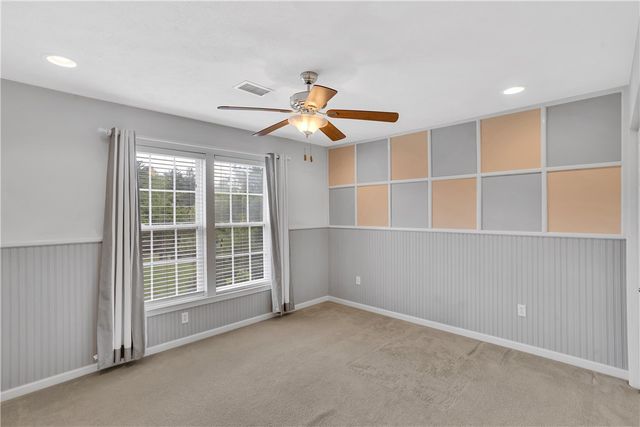 1003 Timber Run Dr, Cecil, PA 15057