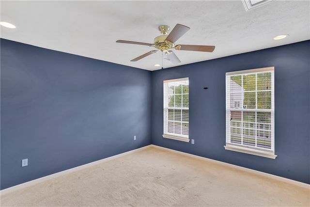 1003 Timber Run Dr, Cecil, PA 15057