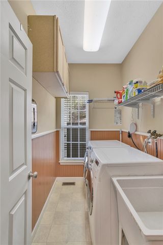 1003 Timber Run Dr, Cecil, PA 15057
