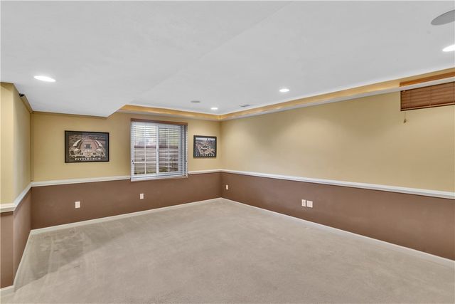 1003 Timber Run Dr, Cecil, PA 15057