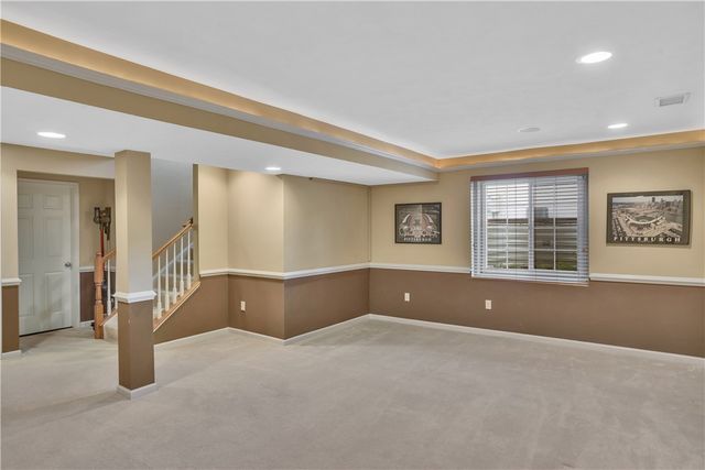1003 Timber Run Dr, Cecil, PA 15057