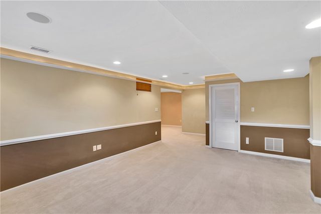 1003 Timber Run Dr, Cecil, PA 15057