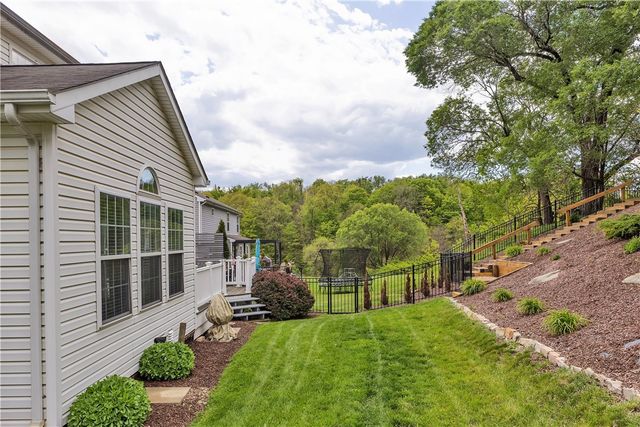 1003 Timber Run Dr, Cecil, PA 15057