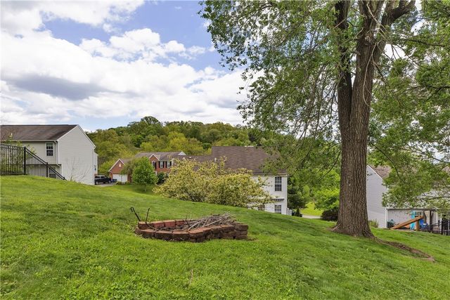 1003 Timber Run Dr, Cecil, PA 15057