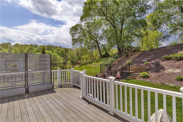 1003 Timber Run Dr, Cecil, PA 15057