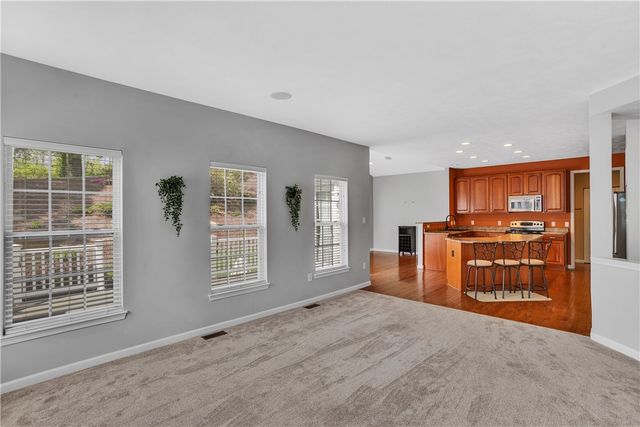 1003 Timber Run Dr, Cecil, PA 15057
