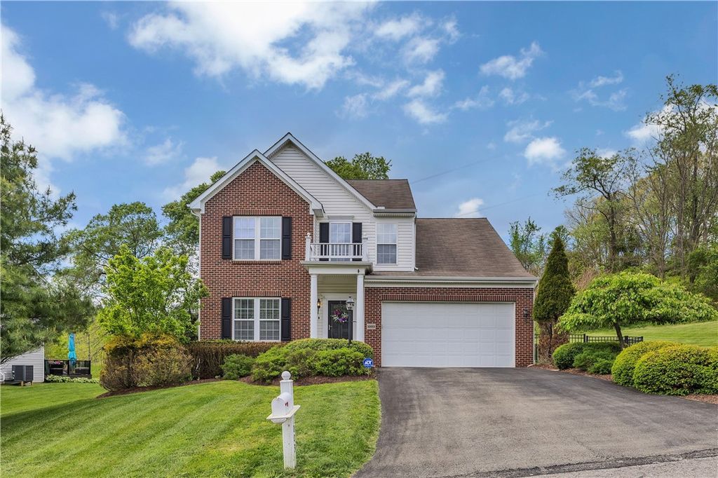 1003 Timber Run Dr, Cecil, PA 15057