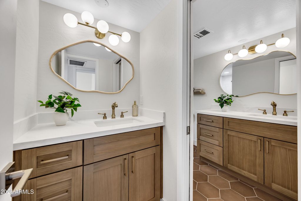 Image 17 of property listing at 5326 N 3RD Avenue, Phoenix, AZ 85013