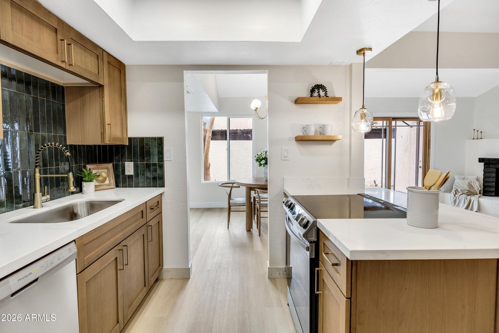 Image 9 of property listing at 5326 N 3RD Avenue, Phoenix, AZ 85013