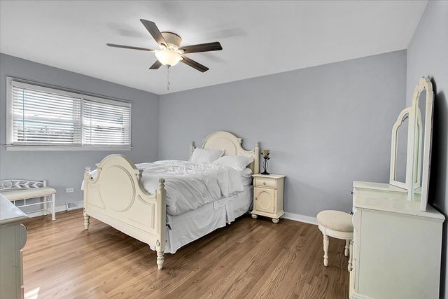 9248 S 89th Avenue, Hickory Hills, IL 60457