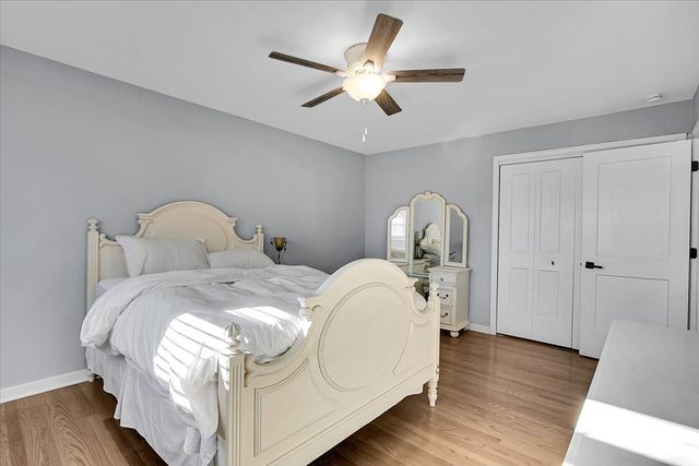 9248 S 89th Avenue, Hickory Hills, IL 60457