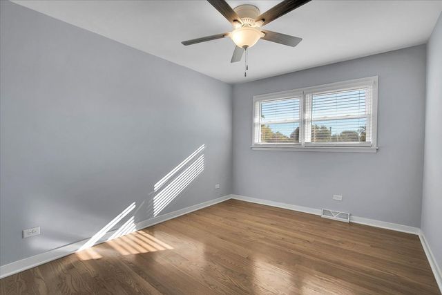 9248 S 89th Avenue, Hickory Hills, IL 60457