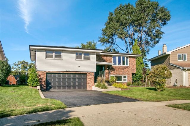 9248 S 89th Avenue, Hickory Hills, IL 60457