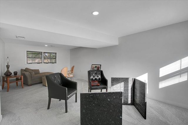 9248 S 89th Avenue, Hickory Hills, IL 60457