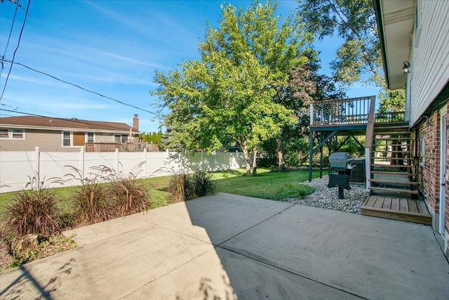 9248 S 89th Avenue, Hickory Hills, IL 60457