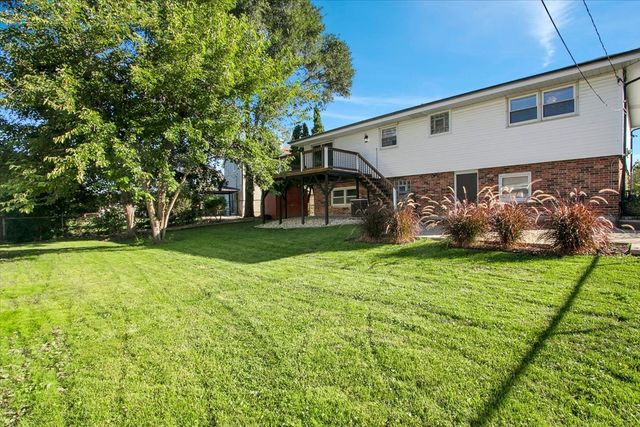 9248 S 89th Avenue, Hickory Hills, IL 60457