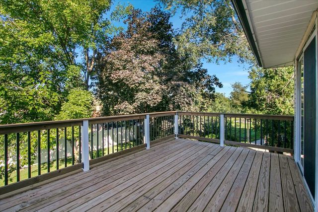 9248 S 89th Avenue, Hickory Hills, IL 60457