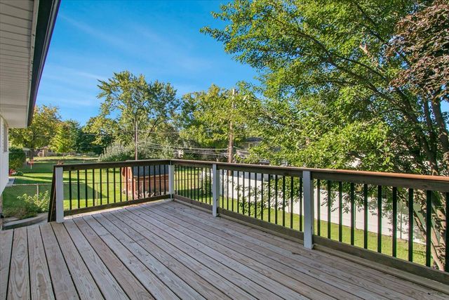 9248 S 89th Avenue, Hickory Hills, IL 60457