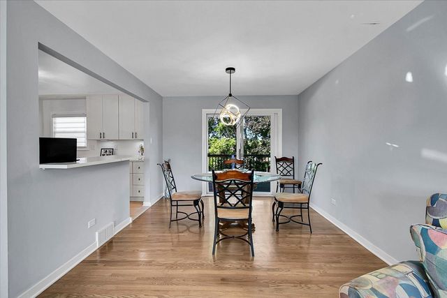 9248 S 89th Avenue, Hickory Hills, IL 60457