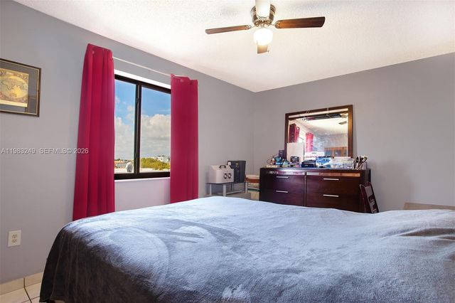 1530 SW 2nd St 405, Miami, FL 33135