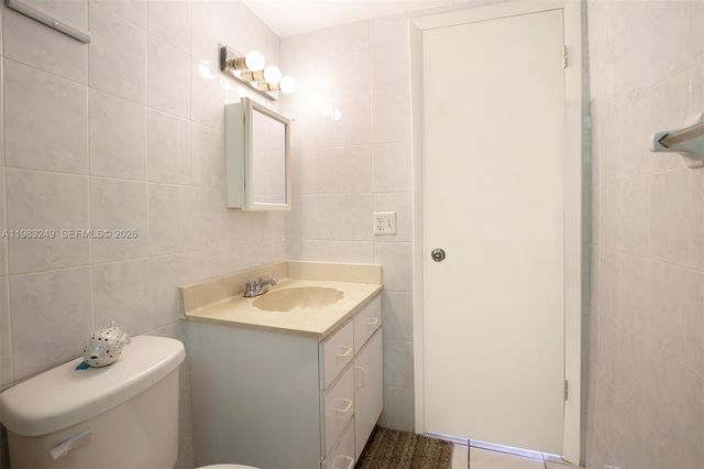 1530 SW 2nd St 405, Miami, FL 33135