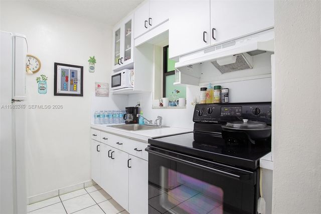 1530 SW 2nd St 405, Miami, FL 33135