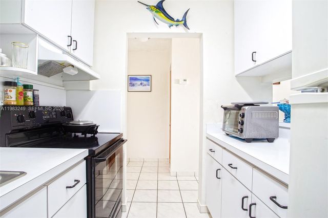 1530 SW 2nd St 405, Miami, FL 33135