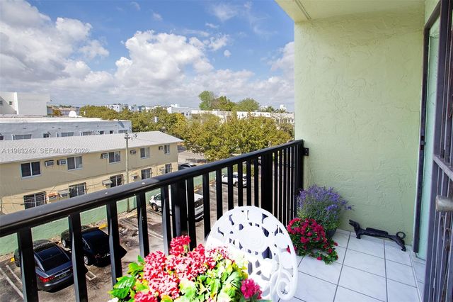 1530 SW 2nd St 405, Miami, FL 33135