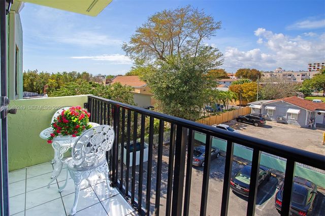 1530 SW 2nd St 405, Miami, FL 33135