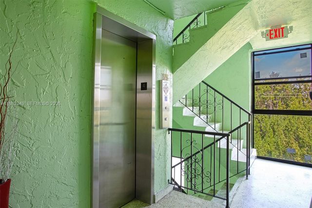 1530 SW 2nd St 405, Miami, FL 33135