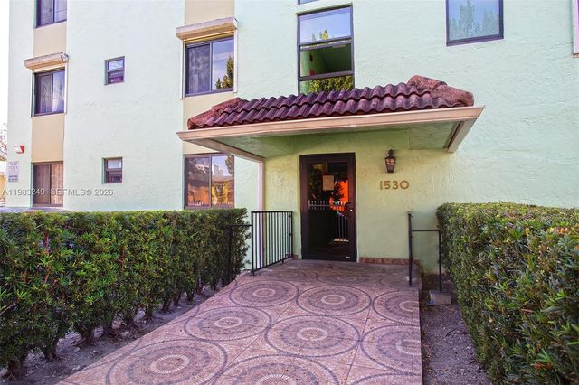 1530 SW 2nd St 405, Miami, FL 33135