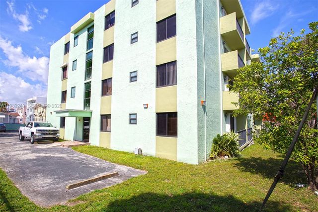 1530 SW 2nd St 405, Miami, FL 33135