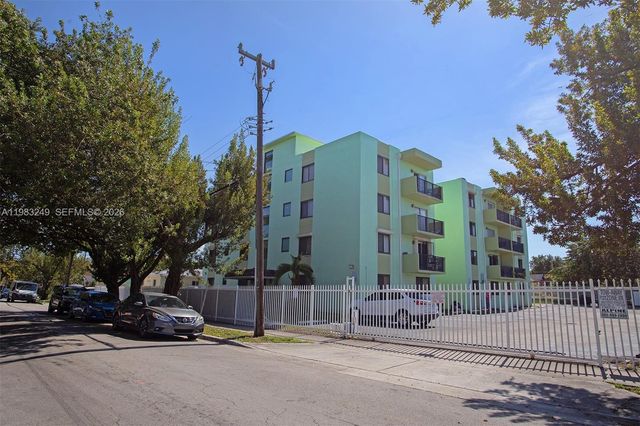 1530 SW 2nd St 405, Miami, FL 33135