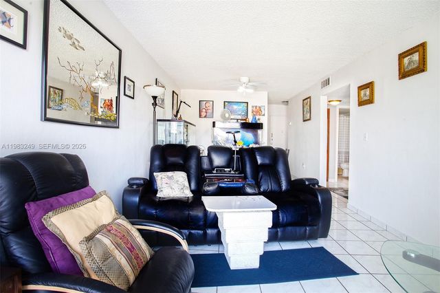 1530 SW 2nd St 405, Miami, FL 33135