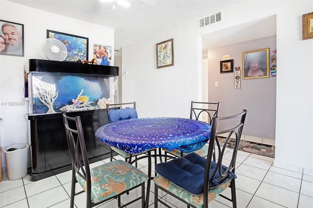 1530 SW 2nd St 405, Miami, FL 33135