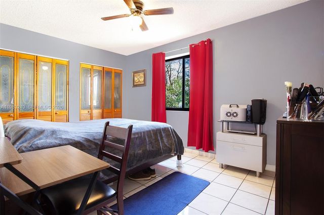 1530 SW 2nd St 405, Miami, FL 33135