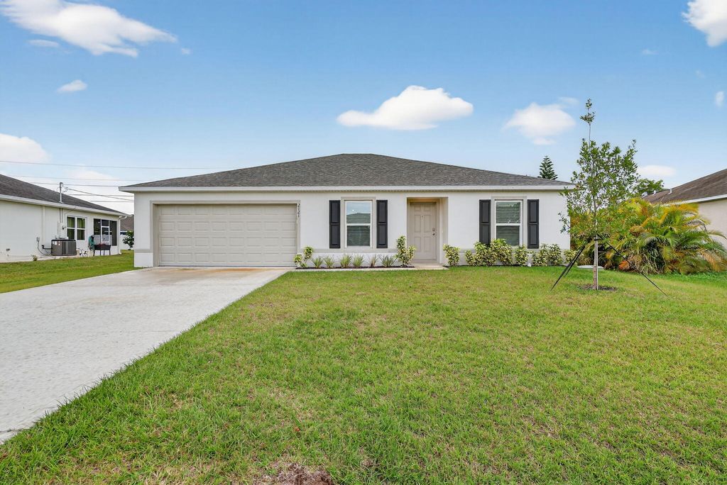 2121 SE Mandrake Circle, Port St. Lucie, Port St Lucie, FL 34952