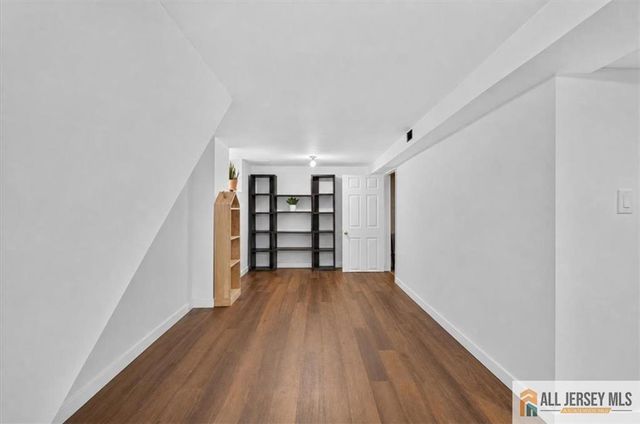 59 Lloyd Street, Edison, NJ 08817