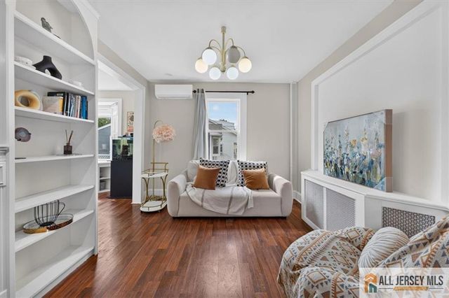 59 Lloyd Street, Edison, NJ 08817