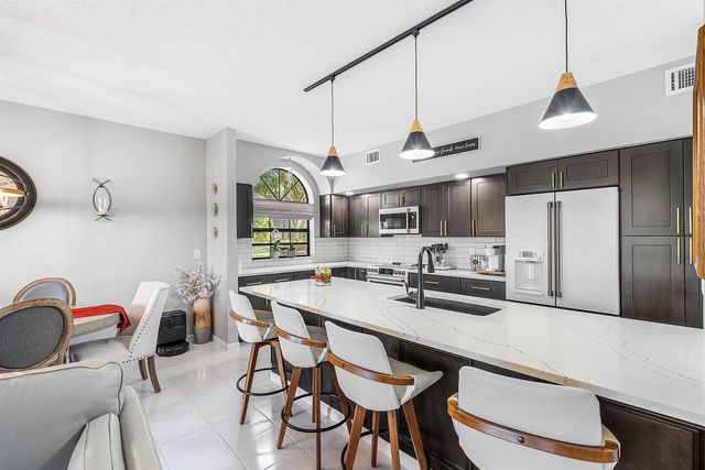 8057 Aberdeen Drive 102, Boynton Beach, FL 33472