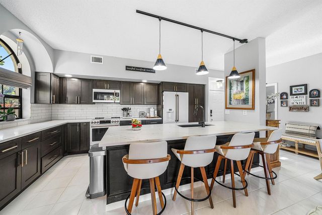 8057 Aberdeen Drive 102, Boynton Beach, FL 33472