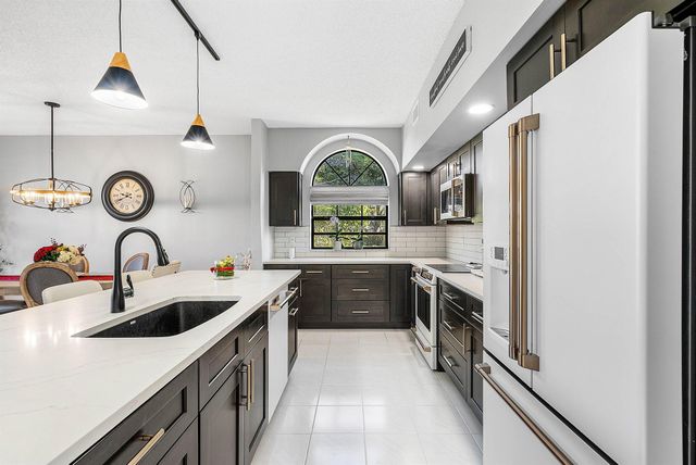 8057 Aberdeen Drive 102, Boynton Beach, FL 33472