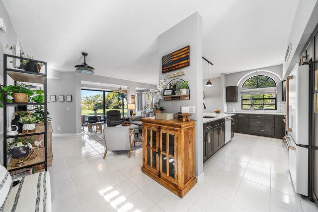 8057 Aberdeen Drive 102, Boynton Beach, FL 33472