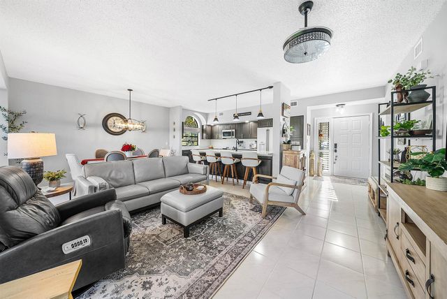 8057 Aberdeen Drive 102, Boynton Beach, FL 33472