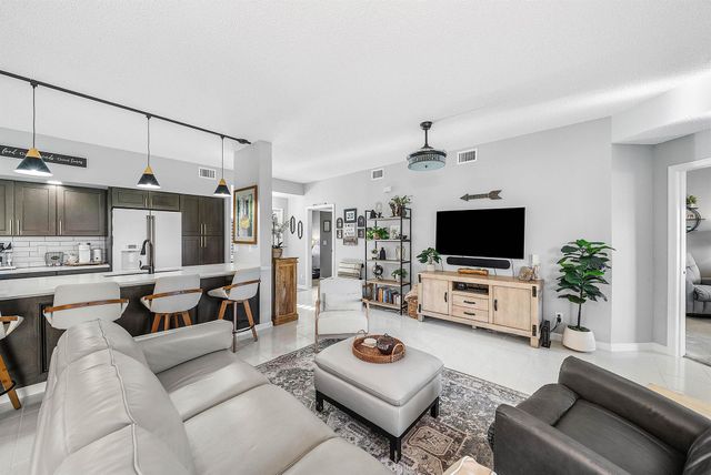 8057 Aberdeen Drive 102, Boynton Beach, FL 33472