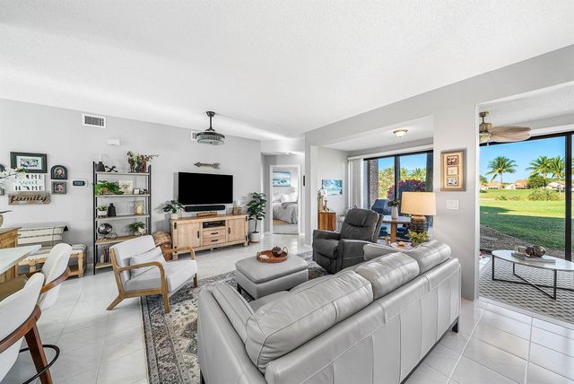 8057 Aberdeen Drive 102, Boynton Beach, FL 33472